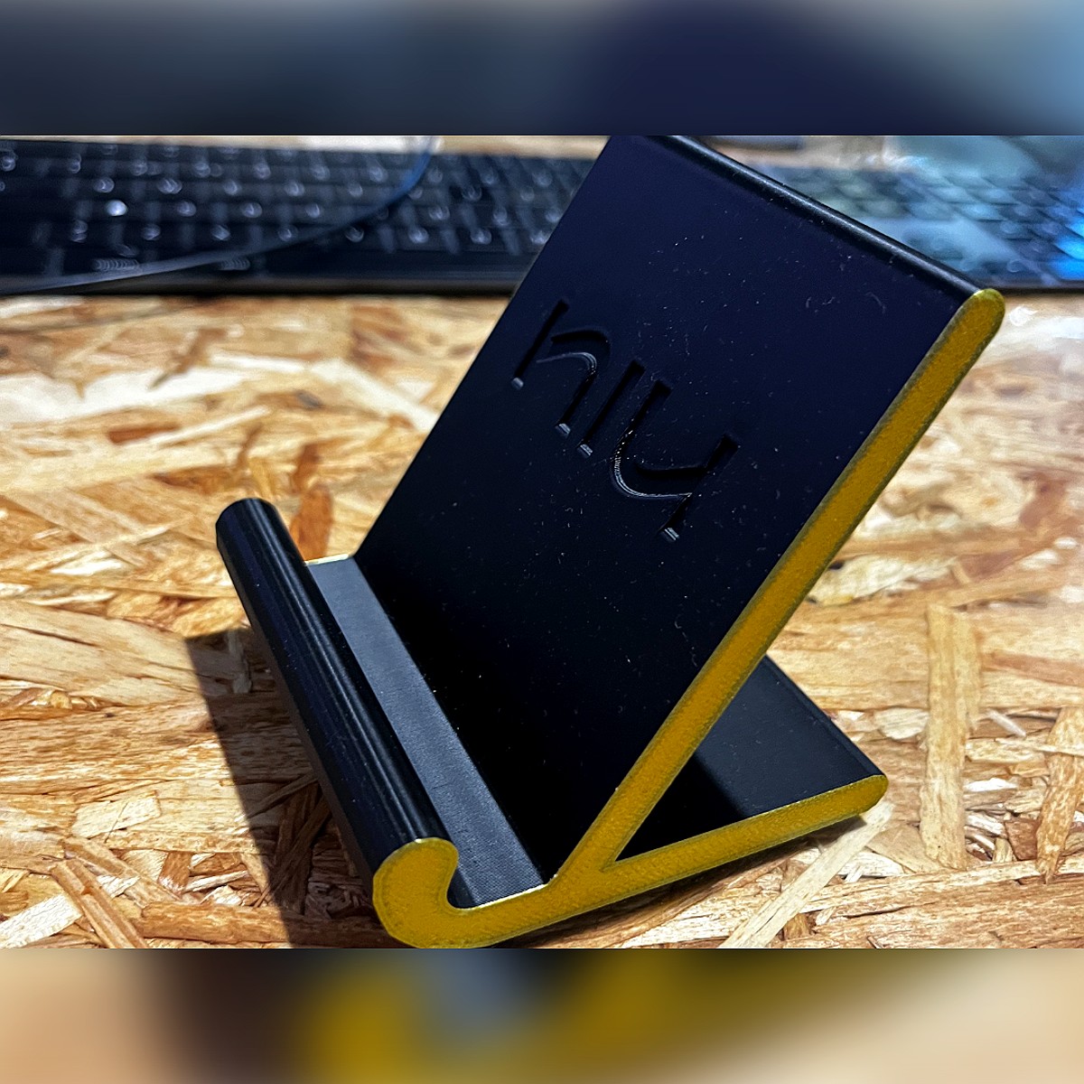 Soporte de celular para escritorio